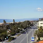 Mirage فندق مارينا دي بييتراسانْت