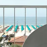 Mirage فندق مارينا دي بييتراسانْت