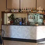Mirage فندق مارينا دي بييتراسانْت