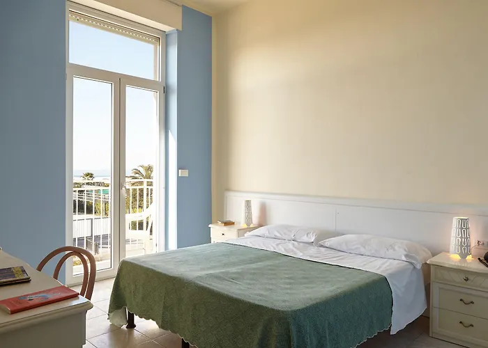 Mirage Марина-ді-П'єтразанта